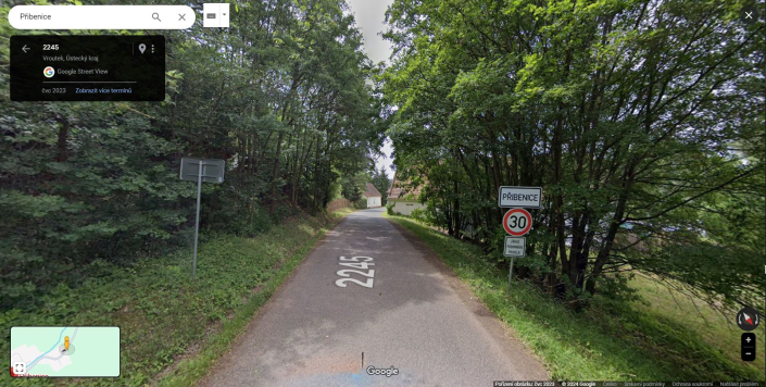 Vjezd do vesnice Přibenice po silnici od vsi Mukoděly, červenec 2023, zdroj: Google