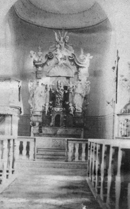 Vnitřek kostela v Přibenicích - pohled na hlavní oltář, rok 1964, zdroj: Heimatstube Podersam – Jechnitz in Kronach
